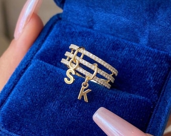 Anillo de eternidad entrelazado con diamantes, chapado en oro amarillo de 14k, anillo colgante con inicial, regalo para el Día de la Madre.
