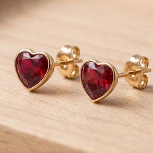 Pendientes de botón solitario de corazón de rubí en plata de ley 925, joyería minimalista con piedra natal, regalo de Navidad