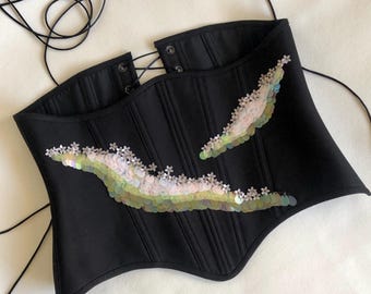"Handbestickter ""Moonlit Moss""-Korsett-Gürtel-Limitierte Auflage (4 von 10)"