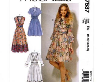 Vestidos talla 14-22 con detalles en el escote y la cintura, opciones de mangas, patrón de costura sin cortar.