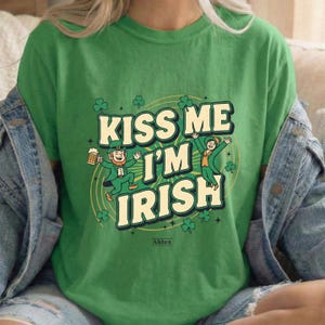 Kiss Me I’m Irish Shirt Funny Leprechaun Shamrock St Pattys Party Tee