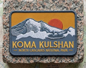 Retro Koma Kulshan North Cascades National Park Embroidered Patch Vintage Mountain Sunset Travel Souvenir Badge