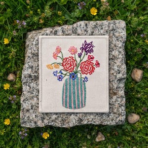 Embroidered Wildflower Vase Patch – Floral Garden Decor, Kitchen Accent