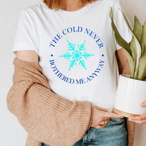 Camiseta divertida de Disney para mujer, Camiseta "El frío nunca me molestó", Camiseta de Frozen de Disney, Camiseta inspirada en Disney, Camiseta adorable del Reino Mágico imagen 1