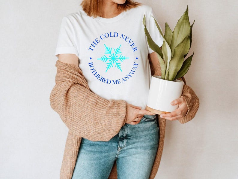 Camiseta divertida de Disney para mujer, Camiseta "El frío nunca me molestó", Camiseta de Frozen de Disney, Camiseta inspirada en Disney, Camiseta adorable del Reino Mágico imagen 1