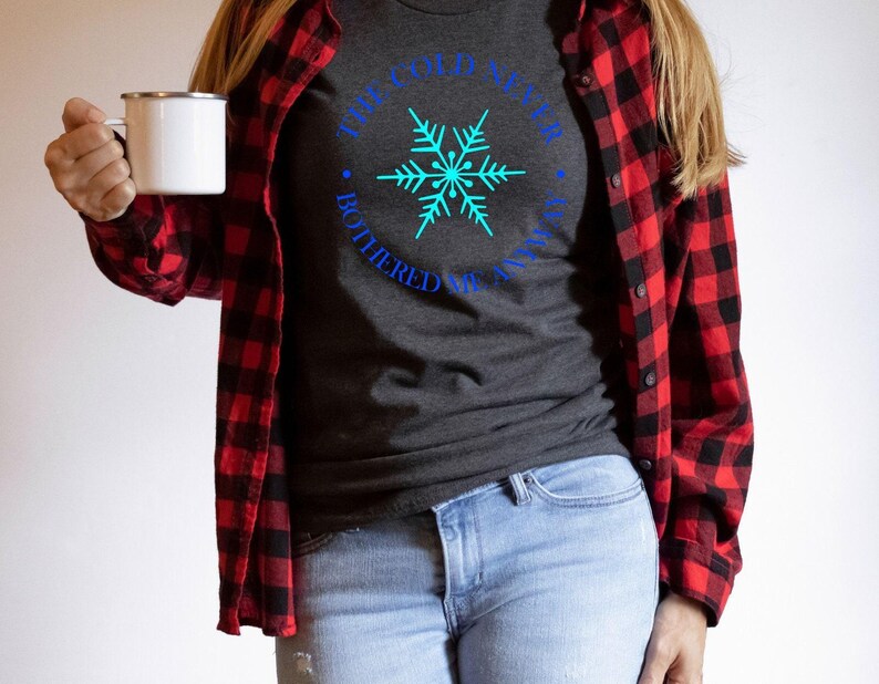 Camiseta divertida de Disney para mujer, Camiseta "El frío nunca me molestó", Camiseta de Frozen de Disney, Camiseta inspirada en Disney, Camiseta adorable del Reino Mágico imagen 3