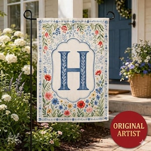 Bandera de jardín con escudo personalizado, decoración floral con iniciales preppy y coqueta, decoración Grandmillennial, pancarta de porche, bandera chinoiserie de acuarela