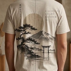 Discipline Builds Freedom T-Shirt Japanisch Torii Fuji Bonsai Zen Kanji Motivation Geschenk Unisex Rückendruck Tuschezeichnung Japan