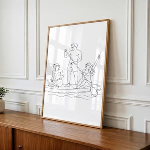 Könnte beinhalten: Ein gerahmter Kunstdruck mit einer schwarzen Strichzeichnung auf weißem Hintergrund. Die Illustration zeigt drei Personen auf einem Stand-Up-Paddle-Board, wobei eine Person steht und ein Paddel hält, während zwei andere darauf sitzen.