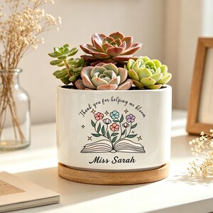 Vaso per piante personalizzato per insegnanti / Vaso in ceramica Book Bloom / Regalo personalizzato per insegnanti con nome / Decorazione per la classe, regalo di ringraziamento / Ritorno a scuola
