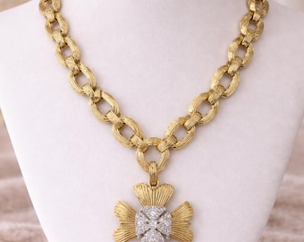 Collar con colgante de flor de diamantes de los años 60: oro de 18 quilates, platino, cadena con estilo patrimonial