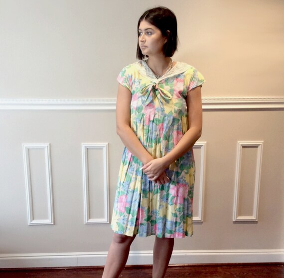 vintage Pastel Floral Dress with Lace collar and B