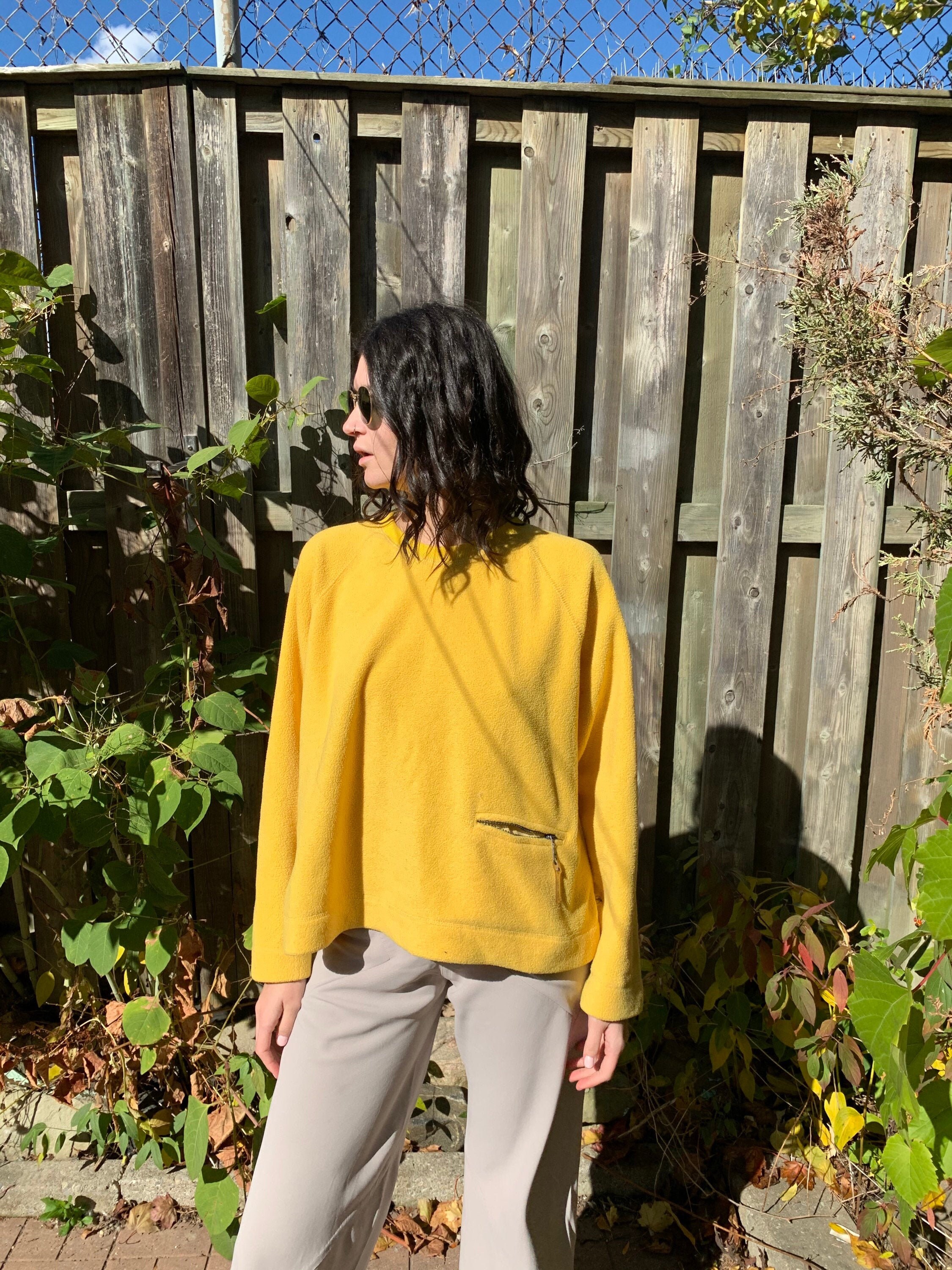 Neon store yellow pullover