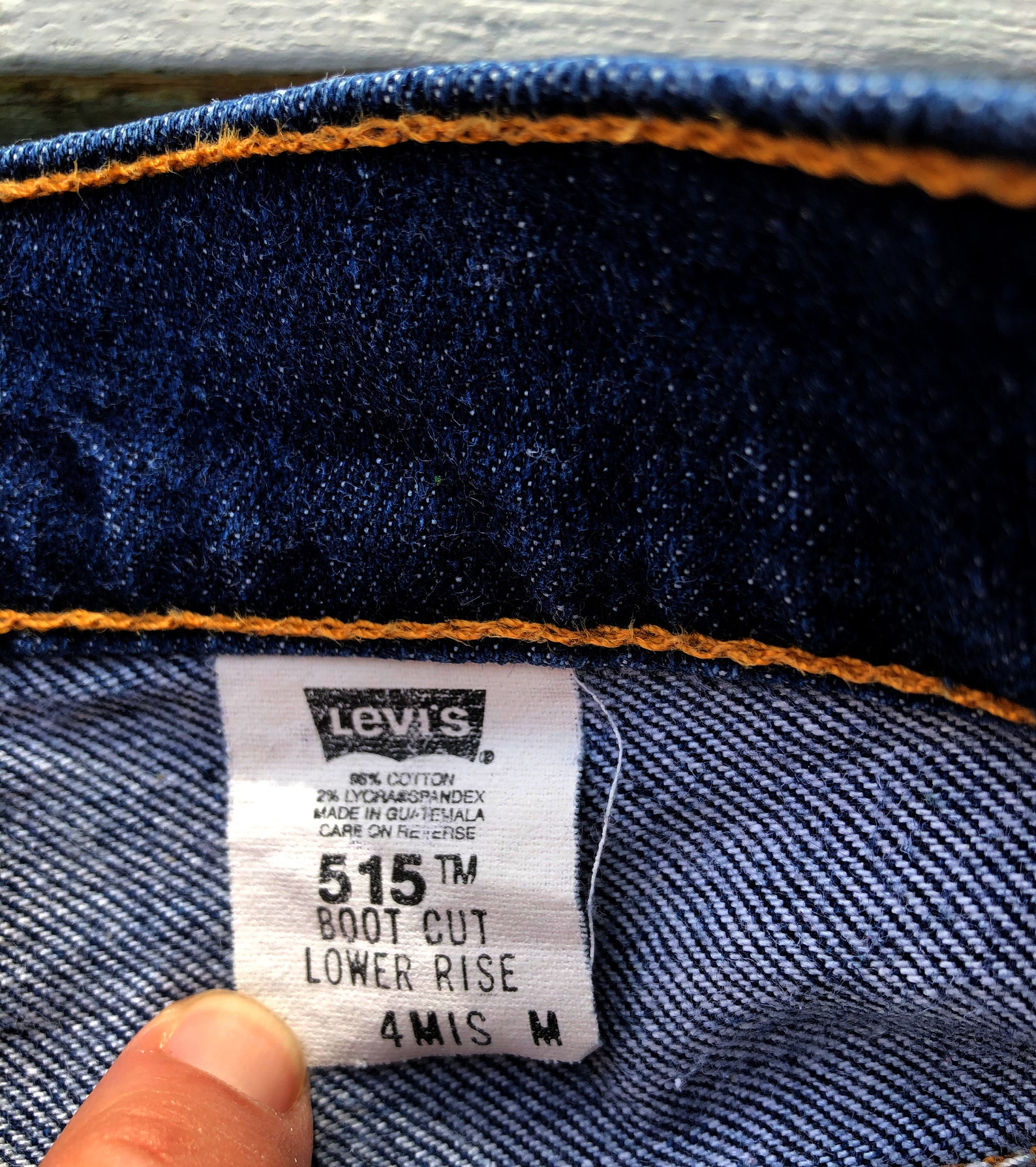 levis red loop meaning