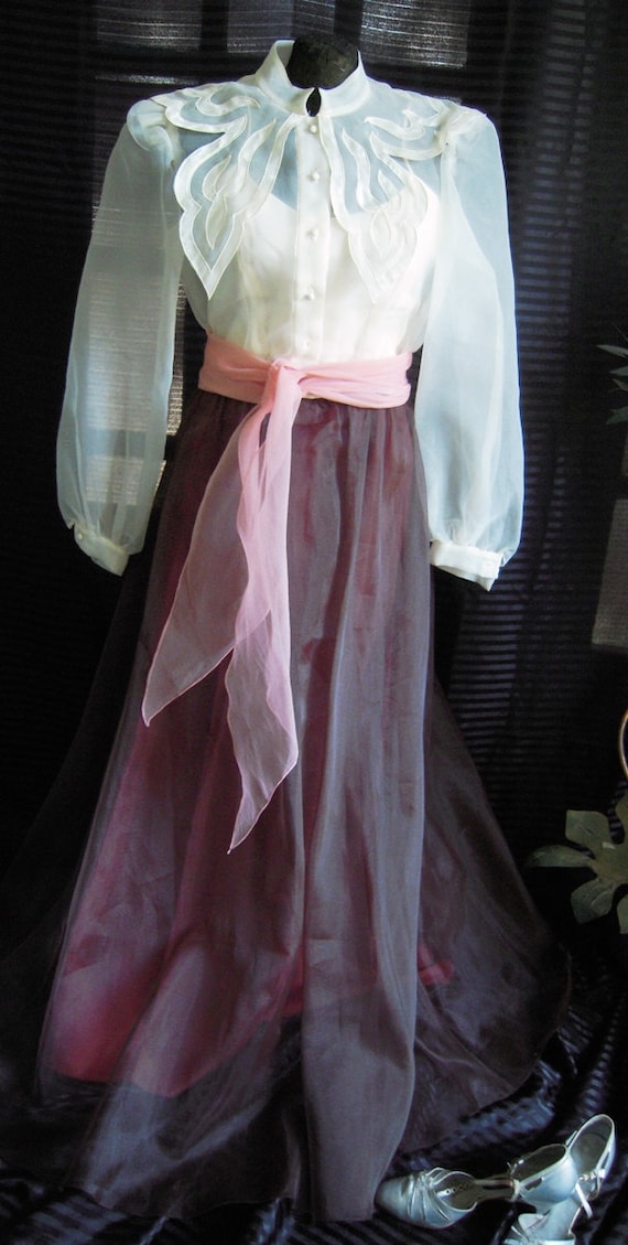 Romantic 1940s Style Glamorous Peignoir Hostess S