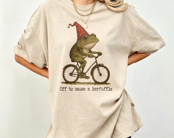 Off To Cause A Kerfuffle Wizard Hat Frog Bike T-Shirt, Vintage Funny Amphibian Casual Tee