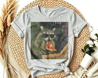 Retro Photo Raccoon Eating Pizza Sunglasses T-Shirt, Funny Urban Street Raccoon Casual Animal Graphic Tee