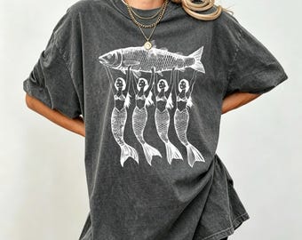 Four Mermaids Holding Big Fish Retro Line Art T-Shirt, Coastal Nautical Vintage Ocean Casual Women Tee, Summer Beach Shirt