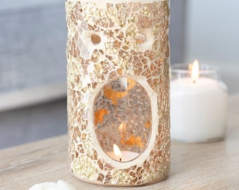 Quemador de aceite y calentador de cera con pilar dorado y cristal craquelado.