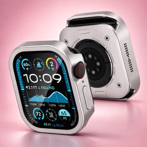 Pode incluir: Um smartwatch prateado com uma caixa retangular de titânio e cerâmica. O mostrador digital exibe a hora 10:09, dados meteorológicos e medições de profundidade em pés. A lateral apresenta uma coroa digital com um anel vermelho.