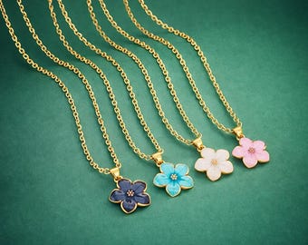 Collar con colgante de flor de cerezo chapado en oro, colgante de flor de cerezo esmaltado, joyería floral minimalista.