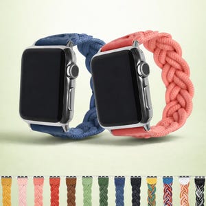Könnte beinhalten: Zwei Smartwatches mit geflochtenen Armbändern. Eine Uhr hat ein blaues Armband, die andere ein korallenfarbenes Armband. Die Zifferblätter der Uhren sind schwarz. Eine Vielzahl weiterer geflochtener Armbandfarben wird unten gezeigt.