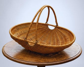 Cestino in plastica effetto rattan, cestino rustico intrecciato a mano per riporre oggetti e frutta in cucina.