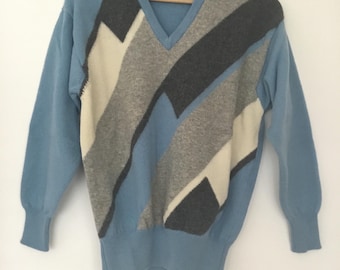 Vintage lamswollen trui van Lyle & Scott - Made in Scotland - gebreide trui met abstracte geometrische V-hals