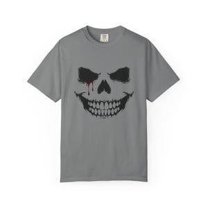 Camiseta con cara de calavera sangrante / Gráfico de calavera de terror grunge