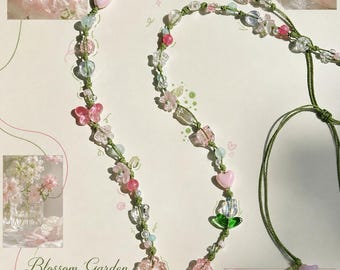 Correa larga para teléfono hecha a mano con cuentas florales, cordón para identificación estudiantil, correa para cámara, colgante para teléfono: lindo accesorio personalizado para muñeca y bolso.