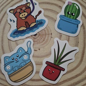 Set mit 4 handdesignten Aufklebern: Bowlekatze, Kaktus, Rubinrot, Lila Kuh