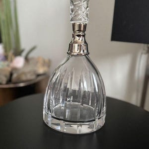 Carafe en cristal à dôme et col argenté | Carafe en cristal taillé | Carafe à whisky ronde | Carafe à liqueur de luxe en argent