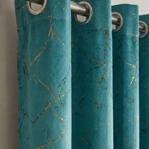 Luksusowe zasłony Scquansh Texture na zamówienie | Złoty wzór spękań | Zasłony z metalicznym nadrukiem | Turkusowo-brązowo-beżowy | Dekoracja okna w salonie