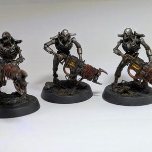 Guerriers Necronators (3). Convertis et peints à la main (qualité pro). Modèle d'exposition. Pour jeux de guerre. 40K. Échelle 28-32 mm.