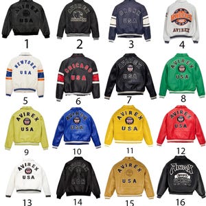K&ouml;nnte beinhalten: Eine Sammlung von sechzehn Leder-Bomberjacken in verschiedenen Farben, jeweils mit dem "AVIREX"-Logo und St&auml;dtenamen wie "New York" und "Bronx" auf dem R&uuml;cken. Die Jacken haben gerippte B&uuml;ndchen und Kragen.