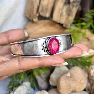 Brazalete de rubí y plata de ley 925: Pulsera estilo boho con piedras preciosas, joyería hecha a mano.