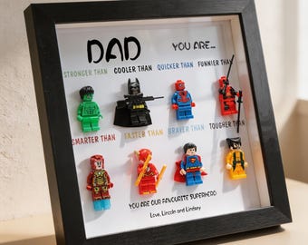 Marco personalizado para minifiguras de superhéroes, regalo personalizado para papá o abuelo, caja de sombra en blanco y negro.