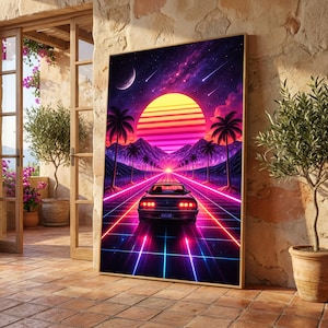 Peut inclure: Impression d'art encadrée représentant un paysage rétro avec une voiture sur une route éclairée au néon menant à un coucher de soleil. L'œuvre utilise une palette vibrante de rose, de violet et d'orange, avec des palmiers et des montagnes en arrière-plan.