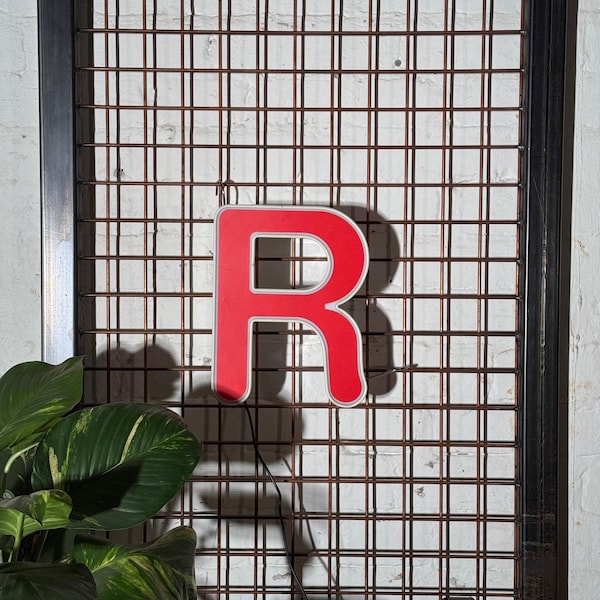 Vintage illuminated letter R – original neon sign | Industrial decor