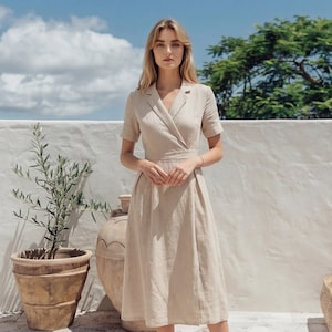 Linneklänning med omlott, kortärmad A-linjeformad klänning med skårad krage, elegant sommarklänning i linne