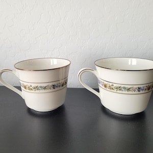 Noritake Macon Tea Cups 6717 White with a Floral Ring Gold Rim Japan 1960s or 1970s China Teacup Set Hand Painted Vintage Porcelain Cups