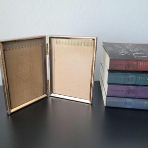 Vintage Brass Photo Frame Double Hinged Metal Tabletop Keepsake 3.5 x 5 inch Mini Picture Frame Set Vintage Gold Photo Gift