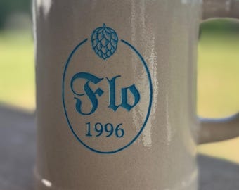 Steinkrug mit personalisierter Gravur, Bierkrug als Geburtstagsgeschenk, individuell gestalteter Steinkrug