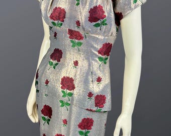 1950s Don Loper Beverly Hills silver lamé rose motif sheath cocktail dress - Size US 2/4