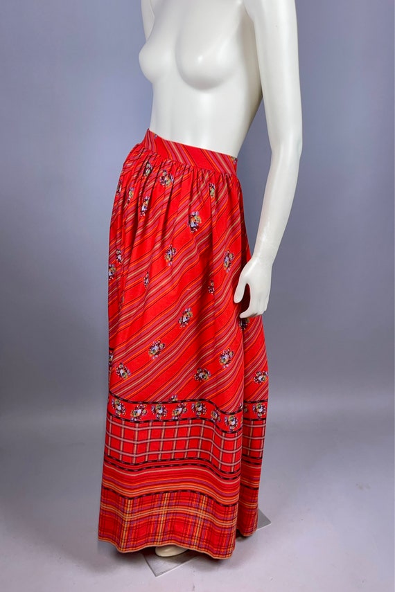 LE VOY'S 1960s 1970s Red Cotton Maxi Skirt in Pla… - image 5