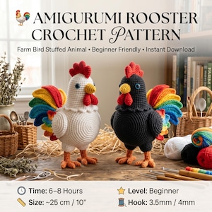 Puede incluir: Patrón de ganchillo amigurumi de gallo con dos animales de peluche, uno blanco y otro negro, con plumas de cola arcoíris, crestas rojas y picos amarillos. El texto incluye AMIGURUMI ROOSTER CROCHET PATTERN, Time: 6-8 Hours, Size: ~25 cm / 10", Level: Beginner, Hook: 3.5mm / 4mm.