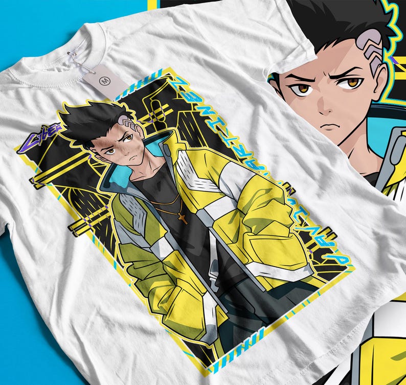 Pode incluir: Camiseta branca com um personagem de estilo anime usando uma jaqueta amarela e preta. O design inclui o texto "ARTIME" e formas geom&eacute;tricas. O personagem tem cabelo preto e um pingente de cruz. Outra camiseta &eacute; parcialmente vis&iacute;vel.