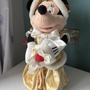 Peluche vintage de Minnie Mouse de Disney, estilo victoriano navideño, 40 cm de alto. imagen 1