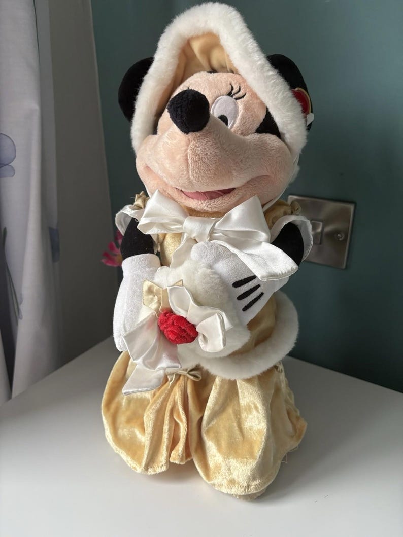 Peluche vintage de Minnie Mouse de Disney, estilo victoriano navideño, 40 cm de alto. imagen 1