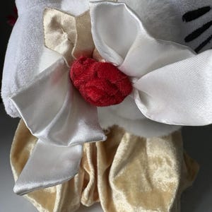Peluche vintage de Minnie Mouse de Disney, estilo victoriano navideño, 40 cm de alto. imagen 3